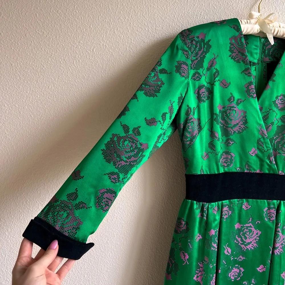 Vintage 1950s Emerald Satin Dress With Pink Florals (M) - Picture 8 of 12